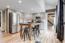7-Bedroom Townhome with Pool & Banff Passes - Image 4