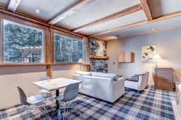 Downtown Canmore-7 Guests - Image 5