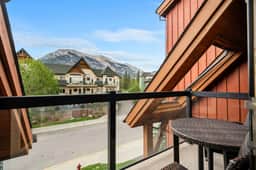 Fireplace Suite with Hot Tub & National Park Pass - Image 2