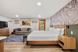 Modern Mountain Luxury | Private Studio w/ Hot Pools - Image 3