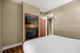 Modern Condo Retreat 2BR+Sofa Bed | Patio & Trails - Image 3
