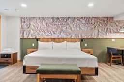 Modern Mountain Luxury | Private Studio w/ Hot Pools - Image 5