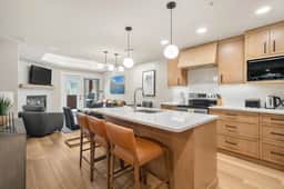 Near Banff: Fireplace, Pool & Hot Tub Access - Image 3