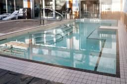 Quiet 4 Bedroom MTN Condo Hot Tub Pool Gym Tennis - Image 5