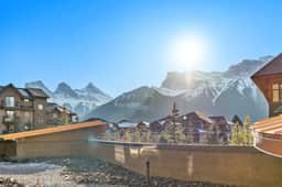 Relax & Unwind | Stylish Retreat, Mountain Scenery - Image 2