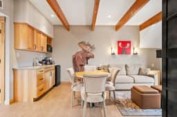 Romantic Rooftop Suite | Fireplace+Hot Pools+Views - Image 4