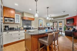 Solara Resort Condo: Fireplace, BBQ & Hot Tub - Image 4