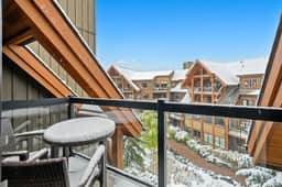 Solara Resort Suite: Hot Tub & Free Park Pass - Image 2