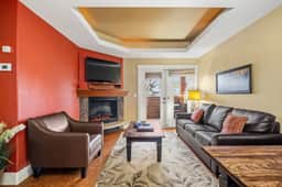 Solara Resort Suite: Hot Tub & Free Park Pass - Image 4