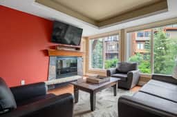 Solara Resort Suite: Hot Tub, BBQ & Park Pass - Image 2