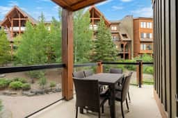 Solara Resort Suite: Hot Tub, BBQ & Park Pass - Image 5