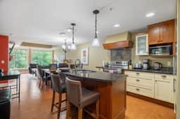 Solara Resort Suite: Hot Tub, BBQ & Park Pass - Image 3