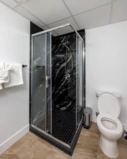 The Jade Suite | Stylish 2BR at The Gem - Image 5