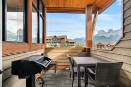 Three Sisters View, BBQ, Hot Tub & Pool Access - Image 2