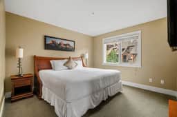 Three Sisters View, BBQ, Hot Tub & Pool Access - Image 5