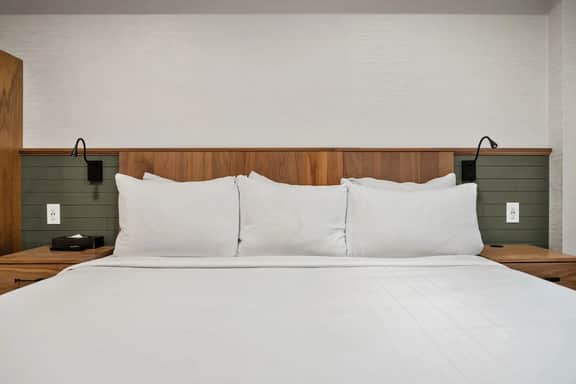 3BR Luxury Condo with King Suite + Mountain Views! - Image 4
