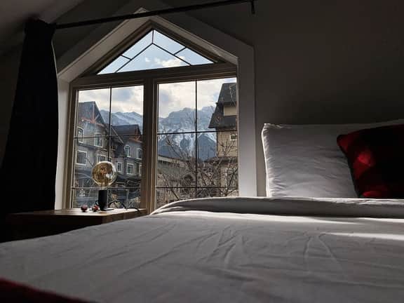 7-Bedroom Townhome with Pool & Banff Passes - Image 5
