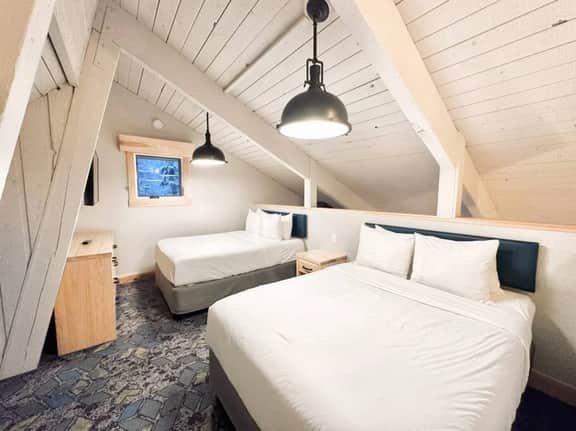 Cozy 3 Bed Mountain Cabin Loft Pool + EPIC views! - Image 3