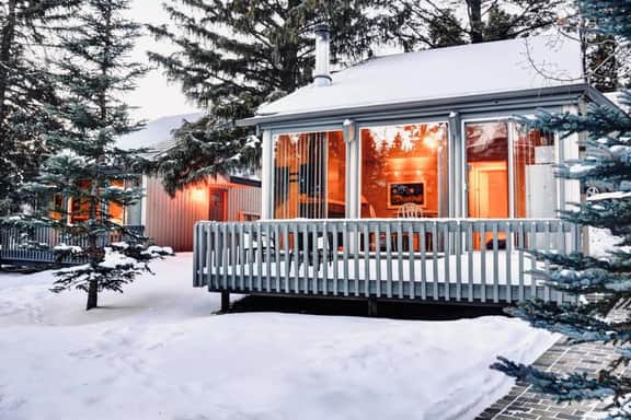 Cozy 3 Bed Mountain Cabin Loft Pool + EPIC views! - Image 2