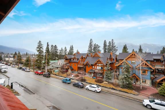 Lux Rooftop Suite in Banff w/ Hot Pools+Mtn Views - Image 4