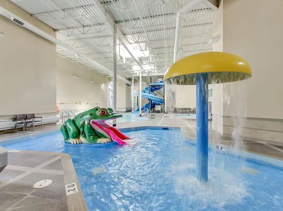 Luxury 4BR Penthouse Prv Hot Tub BBQ Mtn Views! - Image 4