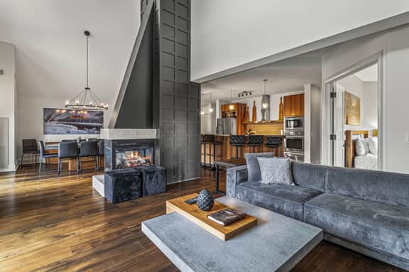 Luxury 4BR Penthouse Prv Hot Tub BBQ Mtn Views! - Image 2