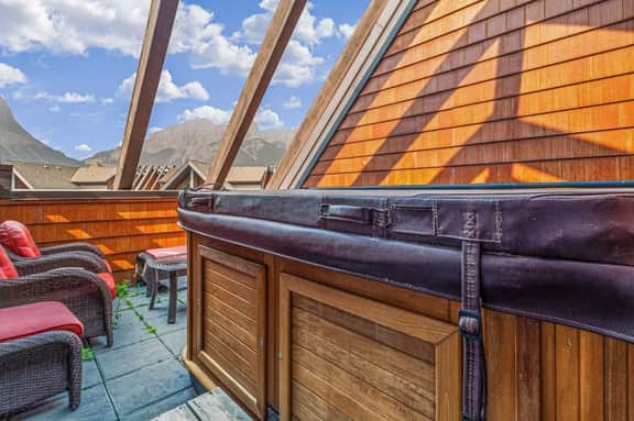 Luxury 4BR Penthouse Prv Hot Tub BBQ Mtn Views! - Image 5
