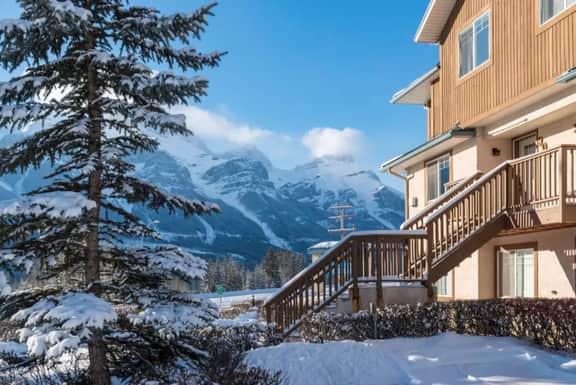 Mountain Escape: Hot Tub, Firepit, Mins from Banff - Image 5