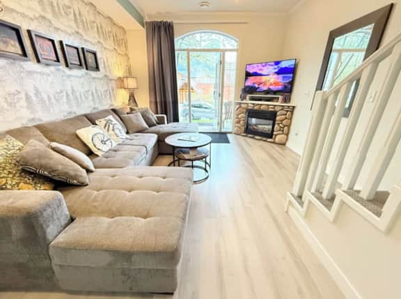 Premium 2-Bedroom Townhouse+ Mountain Views - Image 4
