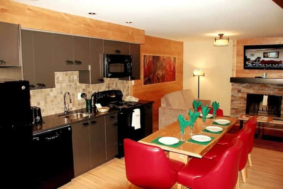 Quiet 4 Bedroom MTN Condo Hot Tub Pool Gym Tennis - Image 2