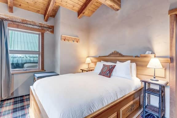 Romantic Suite in the Heart of Canmore-2 Guests - Image 3