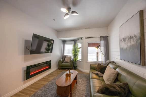 The Gem Stays | Private 10-Suite Retreat Sleeps 56 - Image 2
