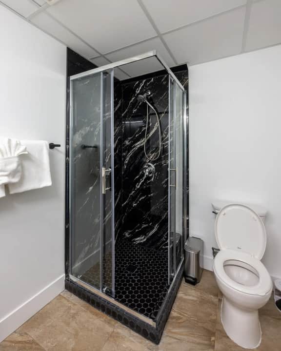 The Jade Suite | Stylish 2BR at The Gem - Image 5