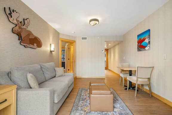 1 BR Suite w/ Balcony, Fireplace & Hot Pools - Image 1
