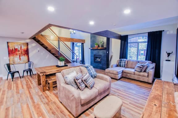 7-Bedroom Townhome with Pool & Banff Passes - Image 1