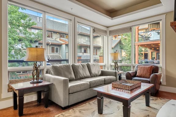 Chic 1BR Mountain Suite | King Bed + Pool - Image 1