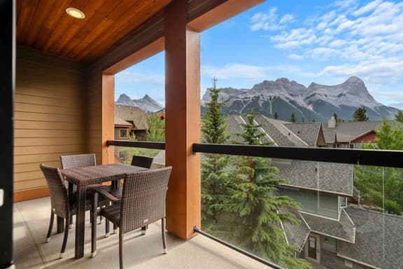 Gorgeous 2 Bedroom Mountain View - Image 1