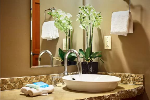 Modern Mountain Retreat | 3BR Condo + Views - Image 1