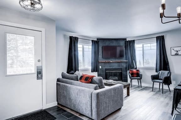 Mountain View Condo and Banff National Park Pass - Image 1