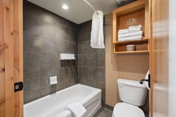 Premium Banff Loft Suite | Sleeps 6 +Balcony - Image 1