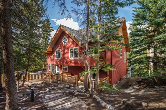 Prv Luxury Banff Hideaway - Family/Group + Hot Tub - Image 1