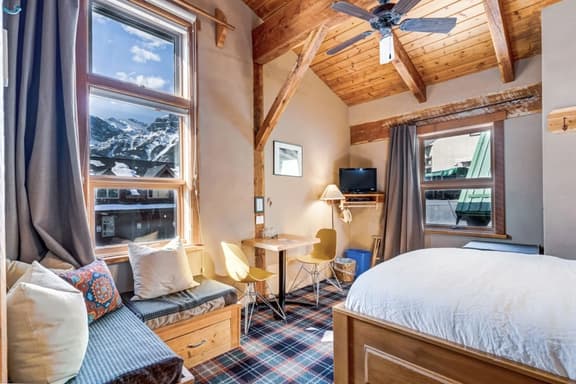 Romantic Suite in the Heart of Canmore-2 Guests - Image 1
