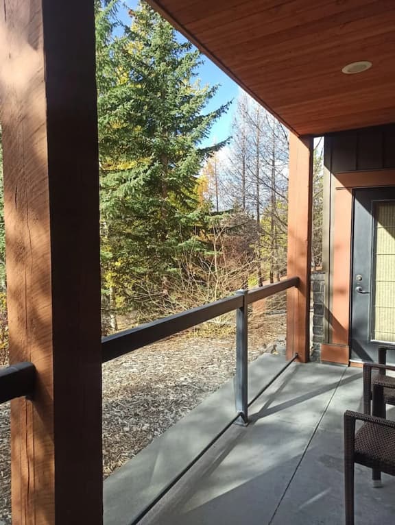 Stunning 2-BR Suite with Hot Tub & Mountain Views - Image 1