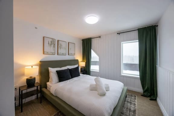 The Gem Stays | Private 10-Suite Retreat Sleeps 56 - Image 1